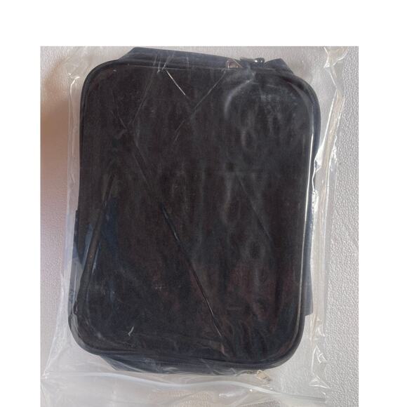 New Multi-Purpose Adjustable Display Backpack, Crossbody Bag or Shoulder Bag - Picture 7 of 8